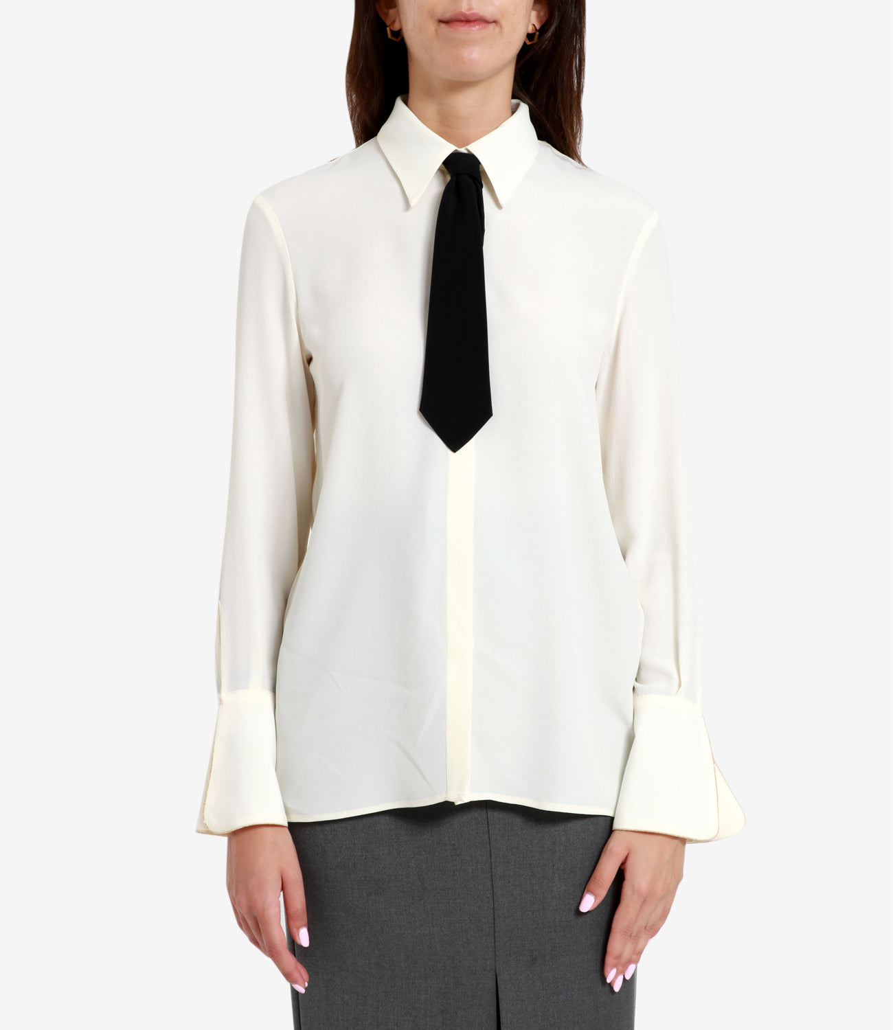 Simona Corsellini | Chalk and Black Shirt